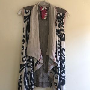 Scrapbook Gray and graphic long vest - S